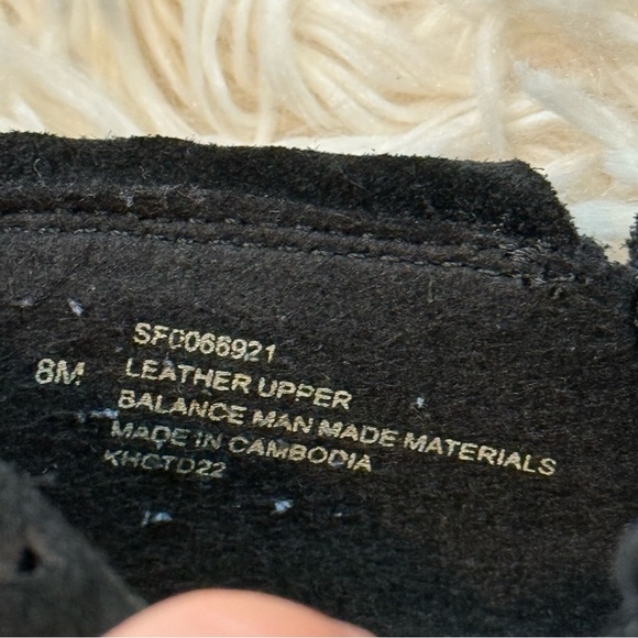 SOFFT Bristow Perforated Suede Ankle Bootie Black Size 8 fold over laser cut - Picture 8 of 8